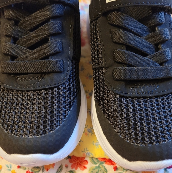 New In Box Sketchers go run fast shoe - Picture 6 of 6